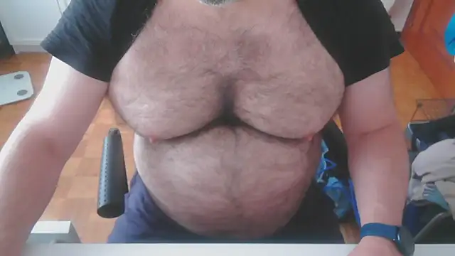 Snapshot of mikeyhotbear chatting on 25, 5, 2026 mikeyhotbear online show from 25, 5, 2026
