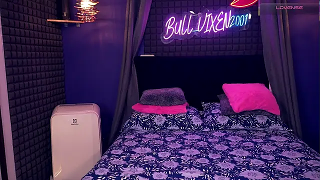 bull vixen2001 online show from 17, 11, 2025