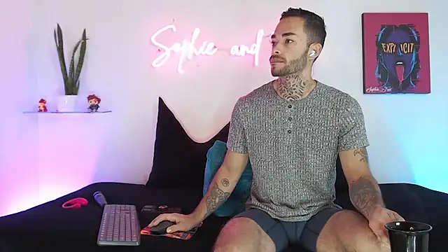 Snapshot of SophieFoxx17 chatting on 9, 10, 2025 SophieFoxx17 online show from 9, 10, 2025