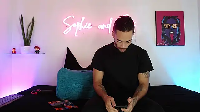 Snapshot of SophieFoxx17 chatting on 15, 10, 2025 SophieFoxx17 online show from 15, 10, 2025