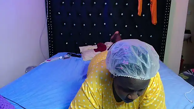 Toomuchbooty33 online show from 8, 11, 2025