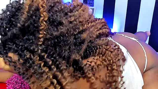 Snapshot of YeminaLeman chatting on 19, 1, 2025 YeminaLeman online show from 19, 1, 2025