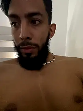 Snapshot of Alessandro__Rossi chatting on 10, 11, 2025 Alessandro Rossi online show from 10, 11, 2025