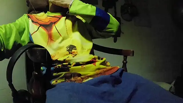 Snapshot of crazylatinguyy chatting on 19, 11, 2025 crazylatinguyy online show from 19, 11, 2025