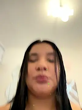 Snapshot of ValleryParker chatting on 7, 5, 2026 ValleryParker online show from 7, 5, 2026