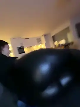 Snapshot of TheCinderella chatting on 17, 11, 2025 TheCinderella online show from 17, 11, 2025