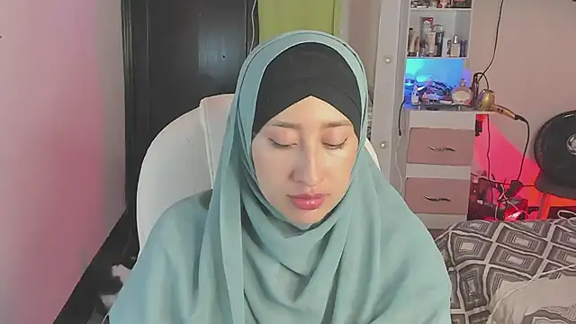 adila anich online show from 4, 12, 2024