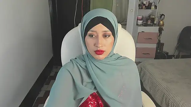 adila anich online show from 4, 1, 2025