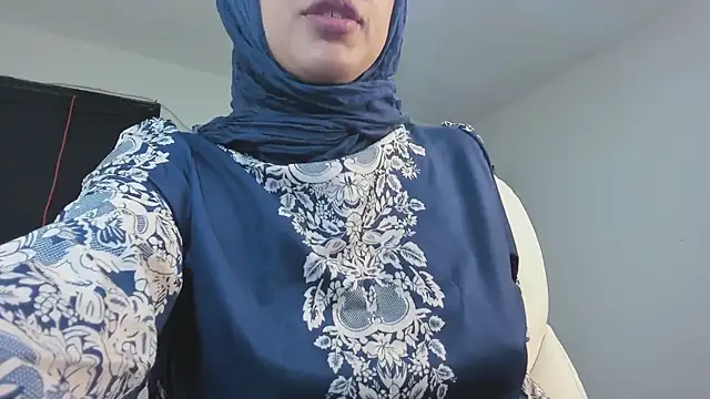 adila anich online show from 10, 1, 2025