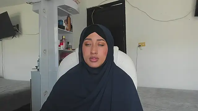 adila anich online show from 28, 9, 2025