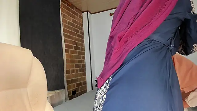 adila anich online show from 7, 11, 2025