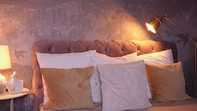 Snapshot of AngelaFay chatting on 10, 3, 2025 AngelaFay online show from 10, 3, 2025