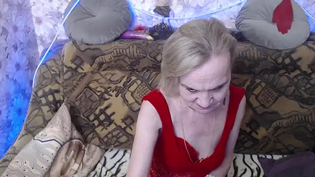 Snapshot of MissBekker chatting on 2, 2, 2025 MissBekker online show from 2, 2, 2025