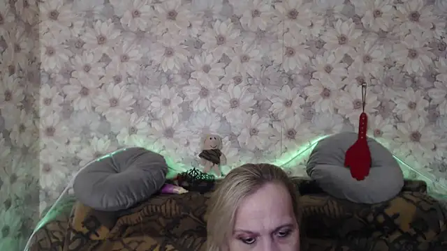 Snapshot of MissBekker chatting on 24, 2, 2025 MissBekker online show from 24, 2, 2025