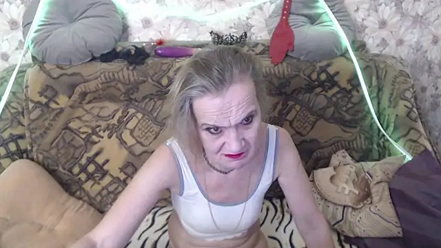 Snapshot of MissBekker chatting on 5, 11, 2025 MissBekker online show from 5, 11, 2025