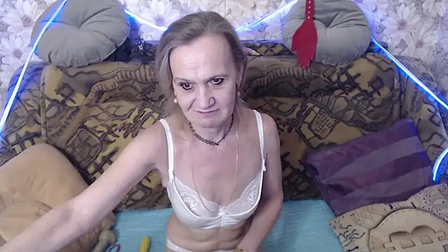 Snapshot of MissBekker chatting on 17, 12, 2025 MissBekker online show from 17, 12, 2025