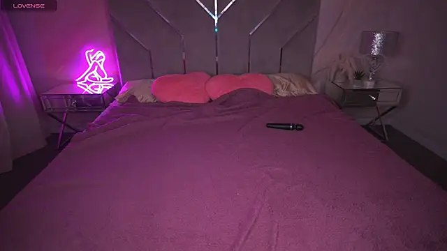 Daphne Moss online show from 10, 3, 2025