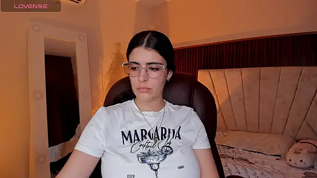 Snapshot of _Niah_ chatting on 2, 3, 2026 Niah online show from 2, 3, 2026