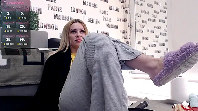 sweetdaiana23 online show from 18, 1, 2025