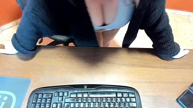 NikkiHolland online show from 25, 3, 2026