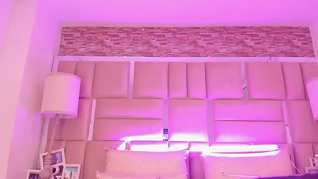 ShaniaBrownn online show from 12, 5, 2026