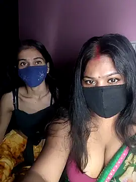 Snapshot of cutee__crazy chatting on 26, 11, 2025 cutee crazy online show from 26, 11, 2025