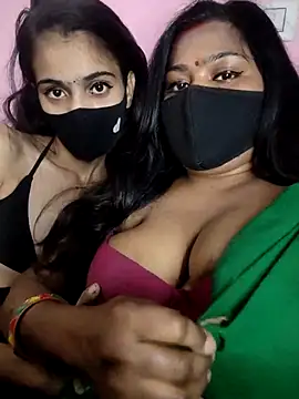 Snapshot of cutee__crazy chatting on 2, 12, 2025 cutee crazy online show from 2, 12, 2025