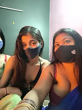 Snapshot of cutee__crazy chatting on 10, 1, 2026 cutee crazy online show from 10, 1, 2026