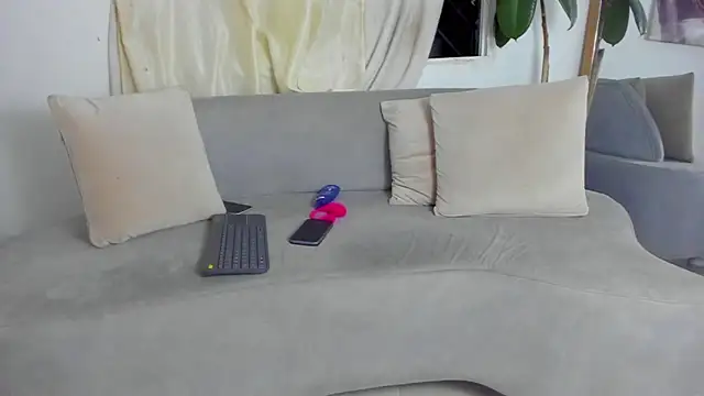 sweet mia23 online show from 30, 1, 2025