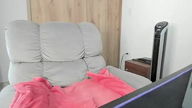 xspecialoomx online show from 23, 4, 2026