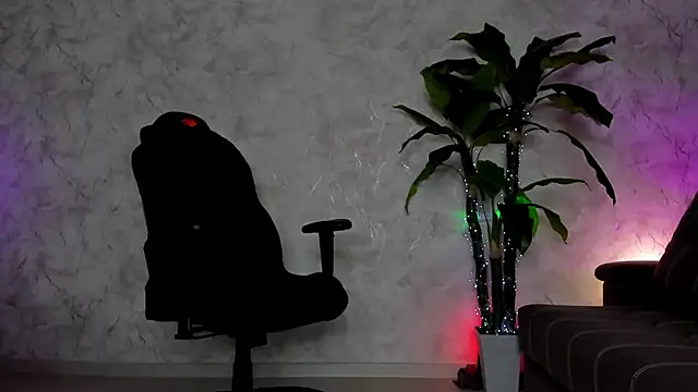 Snapshot of Emma7 chatting on 24, 11, 2025 Emma7 online show from 24, 11, 2025