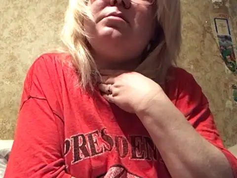 Snapshot of DoraMay chatting on 4, 2, 2026 DoraMay online show from 4, 2, 2026