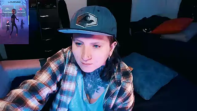 Marieblueeyes online show from 5, 10, 2025