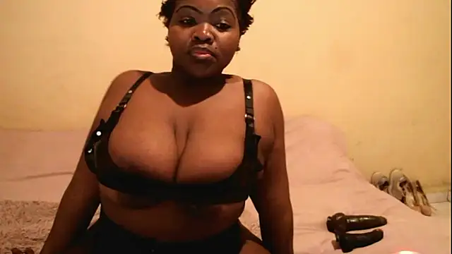 Snapshot of Queen_BootyXXX chatting on 19, 9, 2025 Queen BootyXXX online show from 19, 9, 2025