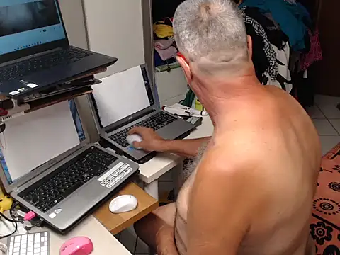Snapshot of firenze77 chatting on 5, 8, 2026 firenze77 online show from 5, 8, 2026