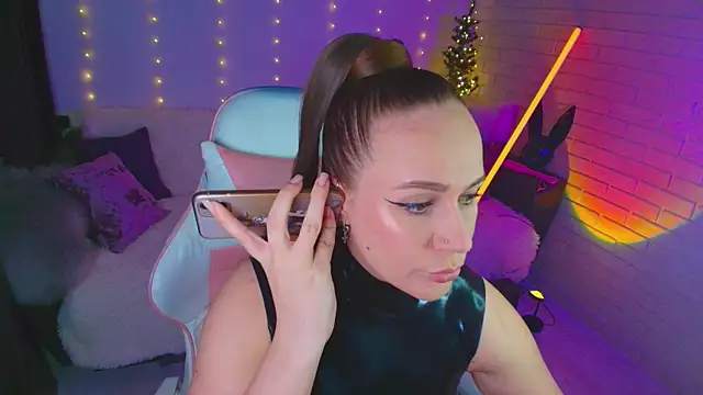 pepper cat  online show from 13, 4, 2026