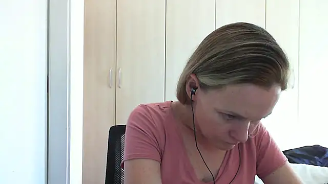 Snapshot of Annylove1 chatting on 5, 3, 2025 Annylove1 online show from 5, 3, 2025