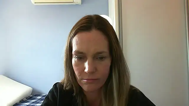 Snapshot of Annylove1 chatting on 22, 10, 2025 Annylove1 online show from 22, 10, 2025