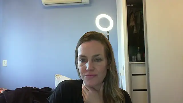 Snapshot of Annylove1 chatting on 28, 10, 2025 Annylove1 online show from 28, 10, 2025