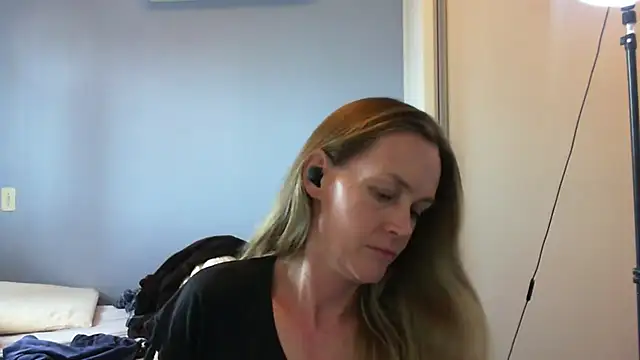 Snapshot of Annylove1 chatting on 29, 10, 2025 Annylove1 online show from 29, 10, 2025