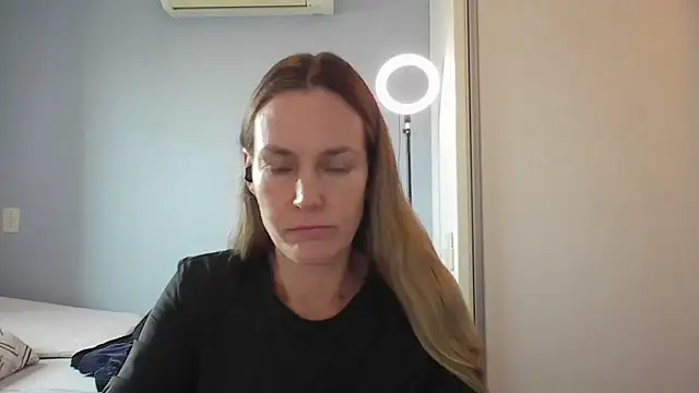 Snapshot of Annylove1 chatting on 13, 11, 2025 Annylove1 online show from 13, 11, 2025