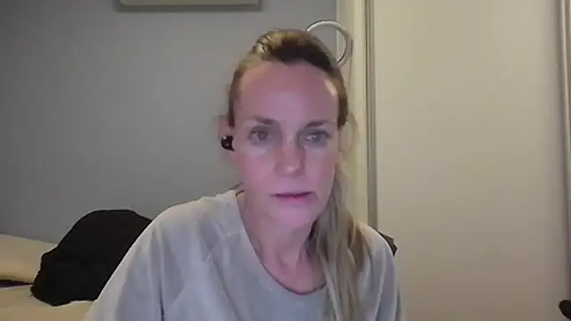 Snapshot of Annylove1 chatting on 26, 11, 2025 Annylove1 online show from 26, 11, 2025