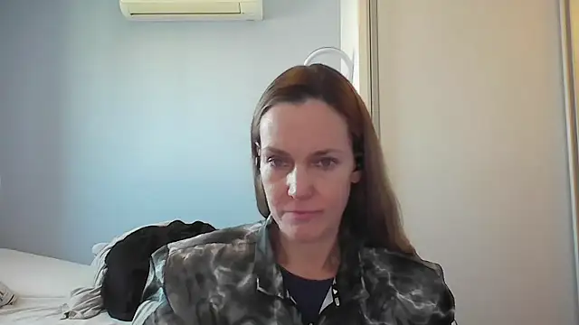 Snapshot of Annylove1 chatting on 28, 11, 2025 Annylove1 online show from 28, 11, 2025