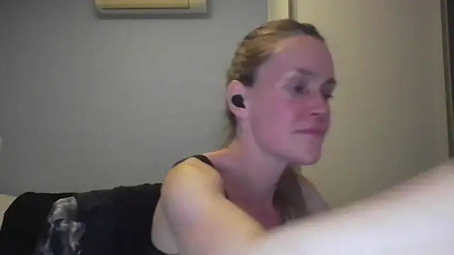 Snapshot of Annylove1 chatting on 1, 12, 2025 Annylove1 online show from 1, 12, 2025