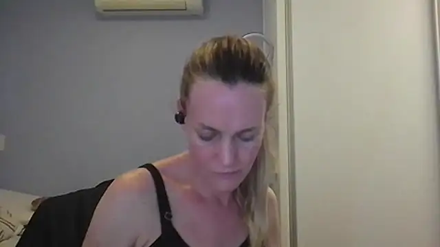 Snapshot of Annylove1 chatting on 3, 12, 2025 Annylove1 online show from 3, 12, 2025