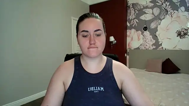 Roxie Bradley online show from 7, 4, 2026