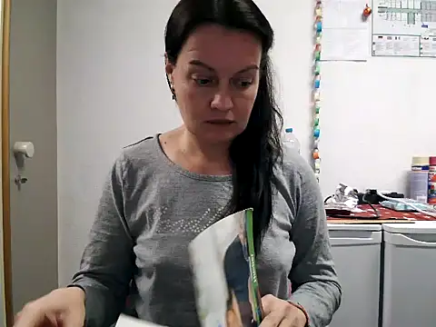 Snapshot of LoveNBloom chatting on 8, 1, 2025 LoveNBloom online show from 8, 1, 2025