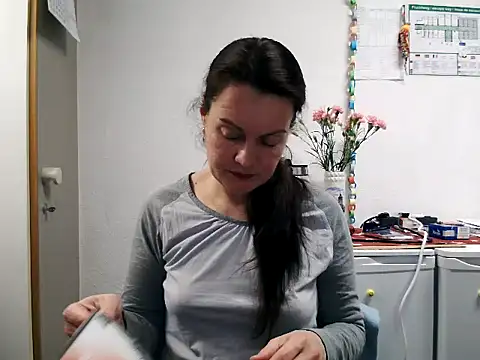 Snapshot of LoveNBloom chatting on 27, 1, 2025 LoveNBloom online show from 27, 1, 2025