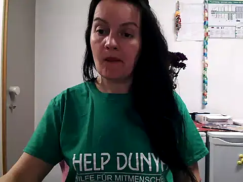 Snapshot of LoveNBloom chatting on 4, 3, 2025 LoveNBloom online show from 4, 3, 2025