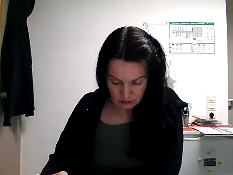 Snapshot of LoveNBloom chatting on 6, 4, 2026 LoveNBloom online show from 6, 4, 2026